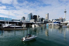 Bacia do porto do viaduto de Auckland foto de stock Bacia do porto do viaduto de Auckland foto de stock