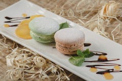 Backen Sie macaron oder Makrone auf Türkishintergrund von oben, Col. zusammen lizenzfreie stockfotos Backen Sie macaron oder Makrone auf Türkishintergrund von oben, Col. zusammen lizenzfreie stockfotos