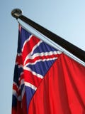Backlit deel van de Rode Vlag, dat van een megayacht wordt gevlogen royalty-vrije stock foto Backlit deel van de Rode Vlag, dat van een megayacht wordt gevlogen royalty-vrije stock foto