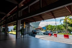 BADUNG/BALI- 28-ОЕ МАРТА 2019: Место для того чтобы упасть отечественные пассажиры на международный аэропорт Ngurah Rai стоковое фото BADUNG/BALI- 28-ОЕ МАРТА 2019: Место для того чтобы упасть отечественные пассажиры на международный аэропорт Ngurah Rai стоковое фото