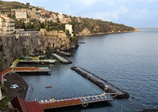 Bagni Salvatore, Restaurant und Bar auf dem Meer, Sorrent, Italien stockbilder Bagni Salvatore, Restaurant und Bar auf dem Meer, Sorrent, Italien stockbilder