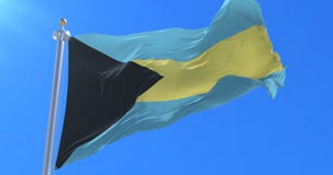 Bahamas señalan agitar por medio de una bandera en el viento en lento con el cielo azul, lazo Bahamas señalan agitar por medio de una bandera en el viento en lento con el cielo azul, lazo