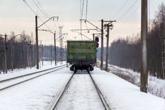 Bahngüterzug, der in den Abstand ausdehnt lizenzfreie stockbilder Bahngüterzug, der in den Abstand ausdehnt lizenzfreie stockbilder
