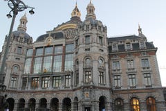Bahnstation in Antwerpen lizenzfreie stockbilder Bahnstation in Antwerpen lizenzfreie stockbilder