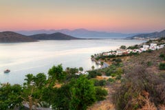 Baia di Mirabello su Crete ad alba Immagini Stock Libere da Diritti Baia di Mirabello su Crete ad alba Immagini Stock Libere da Diritti