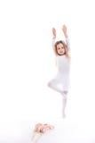 Bailarina pequena isolada no fundo branco imagem de stock royalty free Bailarina pequena isolada no fundo branco imagem de stock royalty free
