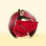 Baile femenino agraciado joven del bailarín sobre estudio amarillo foto de archivo libre de regalías Baile femenino agraciado joven del bailarín sobre estudio amarillo foto de archivo libre de regalías