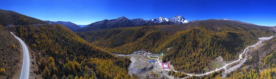 ` Baima ` горы снега Panoramaof стоковые изображения rf ` Baima ` горы снега Panoramaof стоковые изображения rf