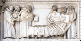 Bajo-alivio que representa las historias de San Martín, catedral de San Martín en Lucca, Italia imagenes de archivo Bajo-alivio que representa las historias de San Martín, catedral de San Martín en Lucca, Italia imagenes de archivo