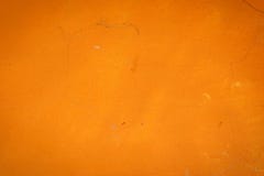 Bakgrund av en orange täckt och målad yttersida för stuckatur, ruffar mot ensemblen av cement- och betongväggtextur, dekorativt l royaltyfri bild Bakgrund av en orange täckt och målad yttersida för stuckatur, ruffar mot ensemblen av cement- och betongväggtextur, dekorativt l royaltyfri bild