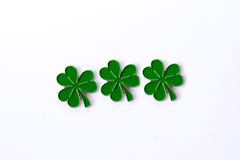 Bakgrund för dag för St Patrick ` s för design med växt av släktet Trifolium isolerad white för bakgrund växt av släkten Trifoliu arkivbild Bakgrund för dag för St Patrick ` s för design med växt av släktet Trifolium isolerad white för bakgrund växt av släkten Trifoliu arkivbild