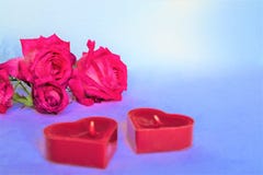 Bakgrund med röda hjärtor, gåvor och stearinljus Begreppet av Valentine Day royaltyfri bild Bakgrund med röda hjärtor, gåvor och stearinljus Begreppet av Valentine Day royaltyfri bild