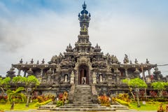 BALI INDONEZJA, MARZEC, - 08, 2017: Panoramiczny krajobrazowy tradycyjny balijczyk hinduskiej świątyni Bajra Sandhi zabytek wewną obrazy royalty free BALI INDONEZJA, MARZEC, - 08, 2017: Panoramiczny krajobrazowy tradycyjny balijczyk hinduskiej świątyni Bajra Sandhi zabytek wewną obrazy royalty free