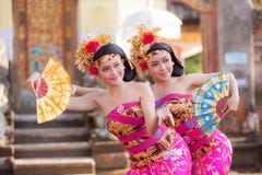 BALI - June 27 : girl performing traditional Indonesian dance at Royalty Free Stock Images BALI - June 27 : girl performing traditional Indonesian dance at Royalty Free Stock Images