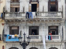 BALKONE UND WÄSCHEREI, HAVANA, KUBA lizenzfreies stockfoto BALKONE UND WÄSCHEREI, HAVANA, KUBA lizenzfreies stockfoto