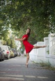 Ballerina χορού στην οδό στοκ φωτογραφίες με δικαίωμα ελεύθερης χρήσης Ballerina χορού στην οδό στοκ φωτογραφίες με δικαίωμα ελεύθερης χρήσης