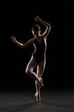 Ballerino di balletto della siluetta in costume da bagno nero immagine stock libera da diritti Ballerino di balletto della siluetta in costume da bagno nero immagine stock libera da diritti