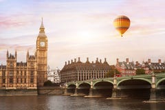Ballon à air chaud à Londres, belle vue de Big Ben photo libre de droits Ballon à air chaud à Londres, belle vue de Big Ben photo libre de droits