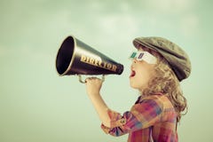 Bambino che grida tramite il megafono fotografia stock libera da diritti Bambino che grida tramite il megafono fotografia stock libera da diritti