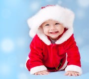 Bambino dolce che porta il costume della Santa fotografia stock libera da diritti Bambino dolce che porta il costume della Santa fotografia stock libera da diritti