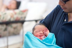 Bambino e genitori asiatici neonati immagini stock Bambino e genitori asiatici neonati immagini stock
