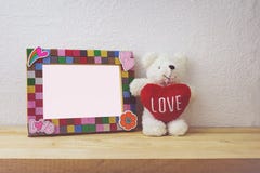 Bambola della cornice e dell'orso per la decorazione domestica immagini stock libere da diritti Bambola della cornice e dell'orso per la decorazione domestica immagini stock libere da diritti