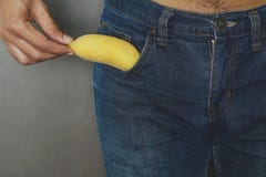 Banan i flåsandefack royaltyfria bilder Banan i flåsandefack royaltyfria bilder