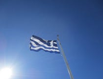 Bandeira Grécia no vento fotos de stock royalty free Bandeira Grécia no vento fotos de stock royalty free
