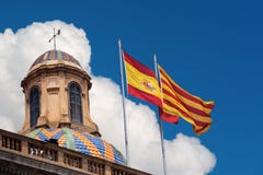 Bandeiras da Espanha e do Catalonia junto fotos de stock Bandeiras da Espanha e do Catalonia junto fotos de stock