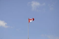 Bandera canadiense en el viento imágenes de archivo libres de regalías Bandera canadiense en el viento imágenes de archivo libres de regalías