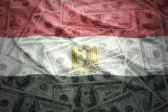 Bandera egipcia que agita colorida en un fondo del dinero del dólar imagen de archivo Bandera egipcia que agita colorida en un fondo del dinero del dólar imagen de archivo