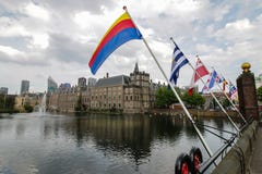 Bandiere provinciali olandesi a L'aia fotografia stock libera da diritti Bandiere provinciali olandesi a L'aia fotografia stock libera da diritti