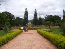 Bangalore, Karnataka, la India - 11 de agosto de 2008 parque en el jardín botánico de Lalbagh imágenes de archivo libres de regalías Bangalore, Karnataka, la India - 11 de agosto de 2008 parque en el jardín botánico de Lalbagh imágenes de archivo libres de regalías