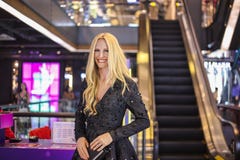 Bangkok, Tailandia - 30 Dec2016: Figura de cera de Julia Roberts del soporte de señora Tussauds con sonrisa grande fotografía de archivo Bangkok, Tailandia - 30 Dec2016: Figura de cera de Julia Roberts del soporte de señora Tussauds con sonrisa grande fotografía de archivo