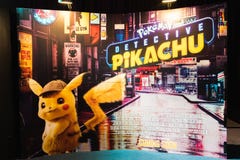 Bangkok Thailand - April 25, 2019: Skärm för bakgrund för film för Pokemon kriminalarePikachu animering i filmteater fotografering för bildbyråer Bangkok Thailand - April 25, 2019: Skärm för bakgrund för film för Pokemon kriminalarePikachu animering i filmteater fotografering för bildbyråer