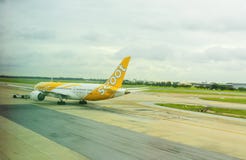 Bangkok, Thailand - Augustus 19, 2018: Luchtbus 320 Nokair, de goedkope luchtvaartlijn van Thailand kwam in Don Mueang Internatio stock afbeeldingen Bangkok, Thailand - Augustus 19, 2018: Luchtbus 320 Nokair, de goedkope luchtvaartlijn van Thailand kwam in Don Mueang Internatio stock afbeeldingen