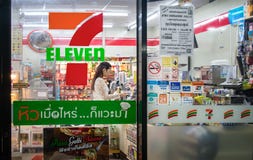 BANGKOK, THAILAND - FEBRUARI 25: Een niet geïdentificeerde dameklant c royalty-vrije stock afbeeldingen BANGKOK, THAILAND - FEBRUARI 25: Een niet geïdentificeerde dameklant c royalty-vrije stock afbeeldingen