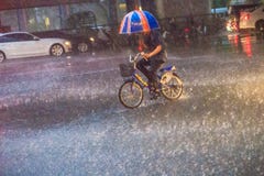 Bangkok, Thailand - July 6. 2017: A man is ridding the bicycle u royalty free stock photos Bangkok, Thailand - July 6. 2017: A man is ridding the bicycle u royalty free stock photos