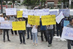 Bangkok Thailand: september 26, 2016 - vadställebilanvändaren får en prålig folkhop på Ford Motor Company, Thailand royaltyfria bilder Bangkok Thailand: september 26, 2016 - vadställebilanvändaren får en prålig folkhop på Ford Motor Company, Thailand royaltyfria bilder