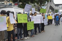 Bangkok Thailand: september 26, 2016 - vadställebilanvändaren får en prålig folkhop på Ford Motor Company, Thailand arkivfoton Bangkok Thailand: september 26, 2016 - vadställebilanvändaren får en prålig folkhop på Ford Motor Company, Thailand arkivfoton