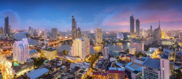 BANGKOK, THAÏLANDE 27 août 2018 : Vue aérienne de Midtown dans la ville de la Thaïlande avec les gratte-ciel, le ce financier et photo libre de droits BANGKOK, THAÏLANDE 27 août 2018 : Vue aérienne de Midtown dans la ville de la Thaïlande avec les gratte-ciel, le ce financier et photo libre de droits