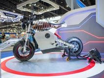 Bangkok, Thaïlande - 30 novembre 2018 : Chef bleu d'énergie de gaz de PTTs à l'EXPO 2018 de MOTEUR internationale de l'expo 2018 image libre de droits Bangkok, Thaïlande - 30 novembre 2018 : Chef bleu d'énergie de gaz de PTTs à l'EXPO 2018 de MOTEUR internationale de l'expo 2018 image libre de droits