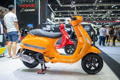 Banguecoque, Tailândia - 30 de novembro de 2018: Motocicleta e acessório do Vespa na EXPO internacional 2018 do MOTOR da expo 201 fotos de stock Banguecoque, Tailândia - 30 de novembro de 2018: Motocicleta e acessório do Vespa na EXPO internacional 2018 do MOTOR da expo 201 fotos de stock