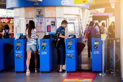 Banguecoque Tailândia: 15 de setembro de 2018: Barreiras do bilhete em Skyt imagem de stock Banguecoque Tailândia: 15 de setembro de 2018: Barreiras do bilhete em Skyt imagem de stock