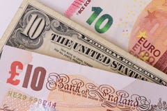 Banknoten in den verschiedenen Währungen Stockfoto Banknoten in den verschiedenen Währungen Stockfoto