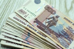 Banknoten eines fünfhundert Euros in der Hand lizenzfreie stockfotografie Banknoten eines fünfhundert Euros in der Hand lizenzfreie stockfotografie
