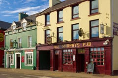 Bar de Murphys Rua da costa dingle ireland foto de stock Bar de Murphys Rua da costa dingle ireland foto de stock