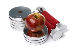 Barbells en appel die op wit wordt geïsoleerdt royalty-vrije stock fotografie Barbells en appel die op wit wordt geïsoleerdt royalty-vrije stock fotografie