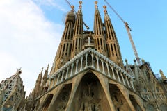 BARCELLONA, SPAGNA - 12 LUGLIO 2018: La La Sagrada Familia di Expiatori de del tempio della basilica i Facciata del sud della pas fotografia stock BARCELLONA, SPAGNA - 12 LUGLIO 2018: La La Sagrada Familia di Expiatori de del tempio della basilica i Facciata del sud della pas fotografia stock