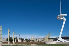 Barcelona, Espanha, em março de 2016: As telecomunicações elevam-se no parque de Olimpic de Montjuïc fotografia de stock Barcelona, Espanha, em março de 2016: As telecomunicações elevam-se no parque de Olimpic de Montjuïc fotografia de stock